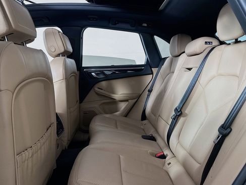 Used 2025 Porsche Macan AWD/4WD image 7