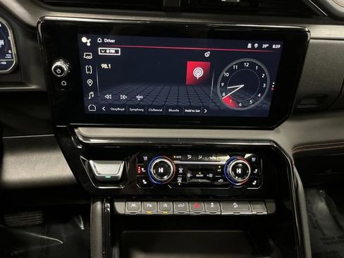 Used 2023 GMC Sierra 1500 AT4 w/ Technology Package image 9