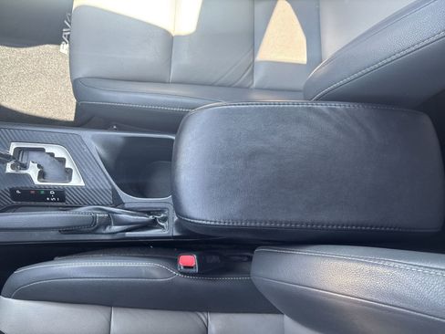 Used 2013 Toyota RAV4 Limited AWD/4WD image 20