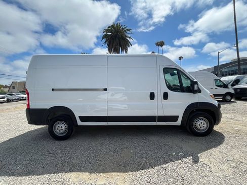 Used 2024 RAM ProMaster 2500 w/ Convenience Group FWD image 4