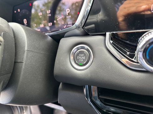 New 2025 GMC Canyon Elevation w/ Convenience Package image 12