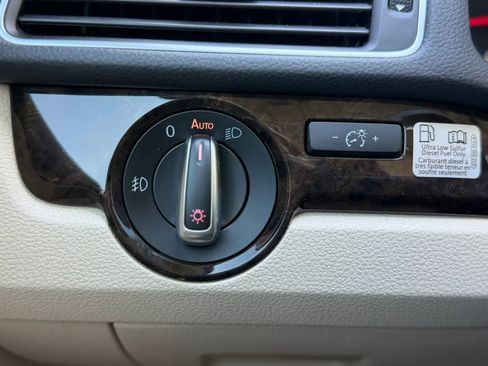 Used 2014 Volkswagen Passat TDI SEL Premium image 28