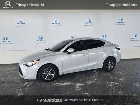 Used 2020 Toyota Yaris LE image 1