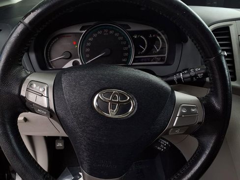 Used 2011 Toyota Venza w/ Premium Pkg #2 FWD image 13