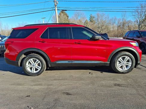 Used 2023 Ford Explorer XLT w/ Equipment Group 202A image 8
