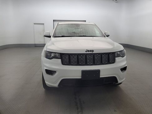 Used 2019 Jeep Grand Cherokee Altitude image 14