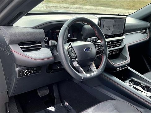 Used 2025 Ford Explorer ST-Line w/ ST-Line Street Pack image 13