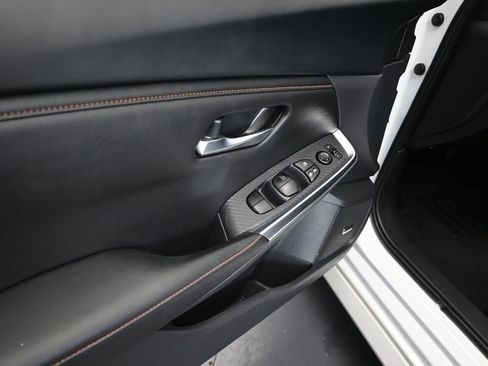 Used 2023 Nissan Sentra SR w/ SR Premium Package FWD image 11