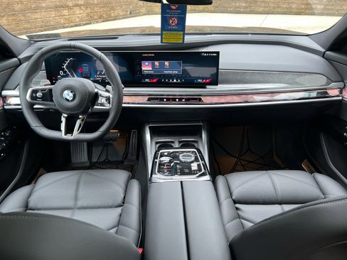 Used 2025 BMW 740i xDrive w/ Premium Package image 8