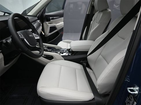 New 2025 Kia Telluride S image 18