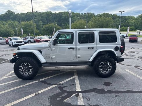 Used 2024 Jeep Wrangler Unlimited Sahara AWD/4WD image 2