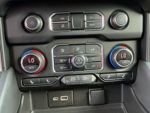 Used 2021 Chevrolet Tahoe Z71 w/ Z71 Off-Road Package image 19