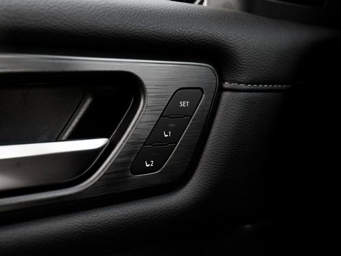 New 2026 Nissan Armada SL w/ Captain's Chari Seat Package image 19