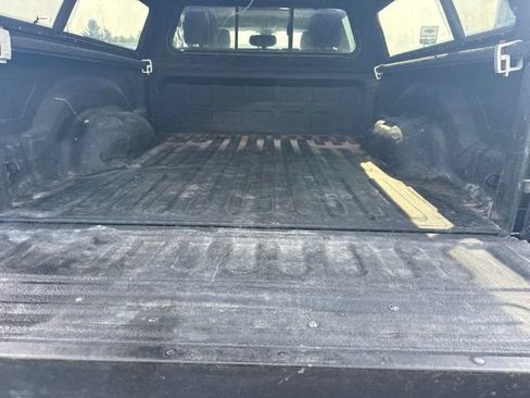 Used 2018 RAM 2500 SLT w/ Black Appearance Group AWD/4WD image 5