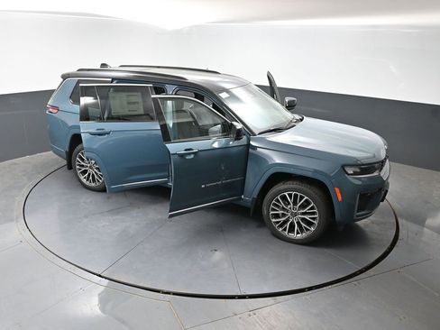 New 2026 Jeep Grand Cherokee L Summit w/ MOPAR Finishing Package AWD/4WD image 48