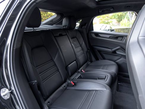 Certified 2025 Porsche Cayenne GTS AWD/4WD image 52