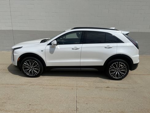 Used 2024 Cadillac XT4 Sport w/ Cold Weather Package image 3