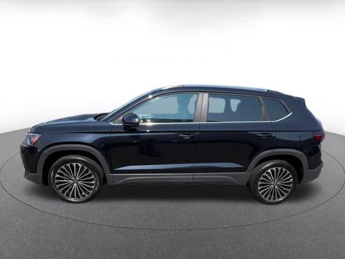 Used 2026 Volkswagen Taos SE FWD image 8