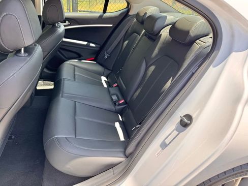 Used 2025 Genesis G70 2.5T image 19