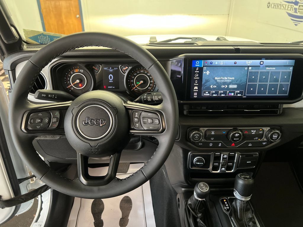 Used 2025 Jeep Wrangler Unlimited Sport AWD/4WD image 17