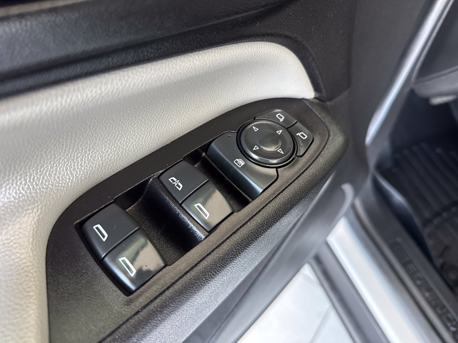 Used 2019 Chevrolet Equinox LS w/ LS Convenience Package FWD image 18