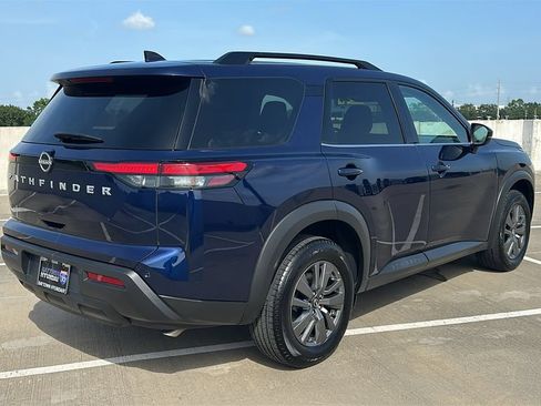 Used 2025 Nissan Pathfinder SV FWD image 12
