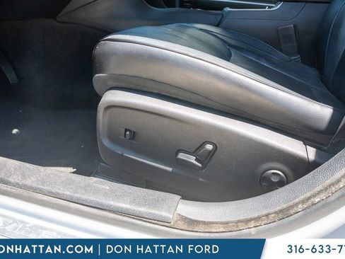 Used 2014 Chrysler 300 C RWD image 22
