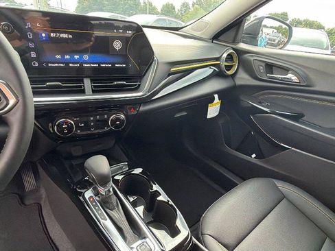 New 2026 Chevrolet Trax ACTIV w/ Sunroof Package FWD image 6