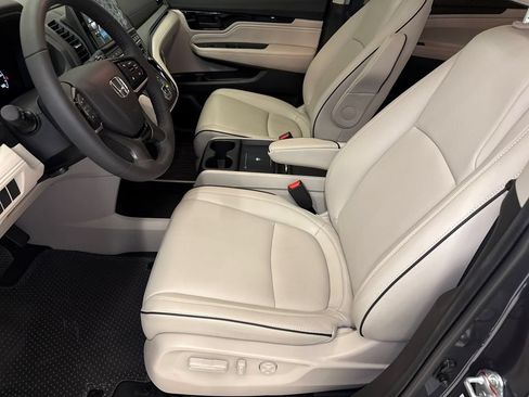 Certified 2026 Honda Odyssey Touring image 19