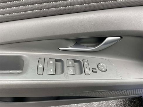 Certified 2023 Hyundai Elantra SEL w/ Convenience Package image 17