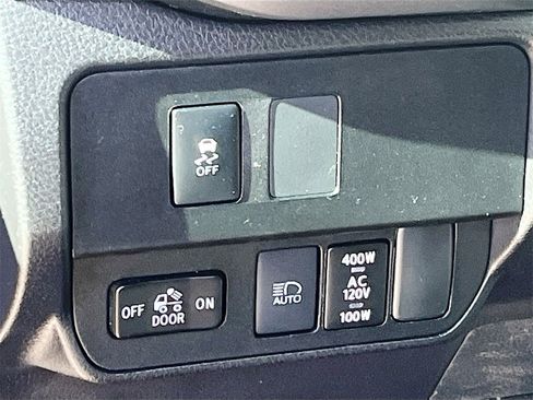 Used 2020 Toyota Tacoma TRD Off-Road image 10