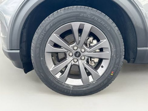 Used 2023 Ford Explorer XLT w/ Equipment Group 202A AWD/4WD image 33
