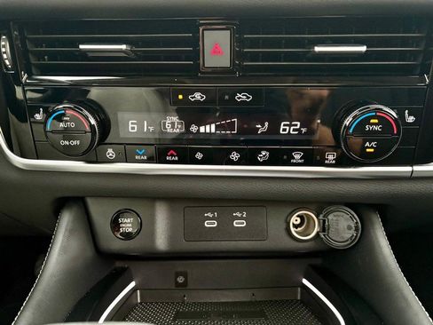 Used 2024 Nissan Rogue Platinum w/ Platinum Premium Package image 26