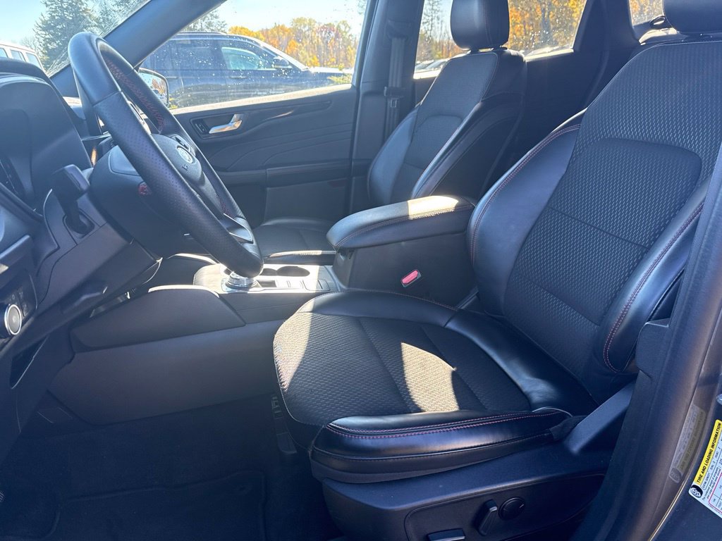 Used 2025 Ford Escape ST-Line Select AWD/4WD image 11