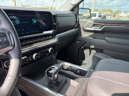 Used 2025 Chevrolet Silverado 1500 LT Trail Boss w/ Convenience Package II image 39