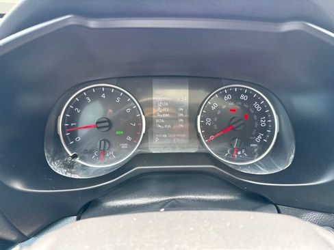 Used 2021 Toyota RAV4 XLE w/ Convenience Package FWD image 8