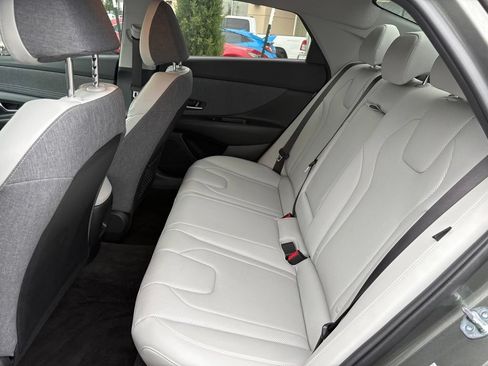 Certified 2025 Hyundai Elantra Limited FWD image 11
