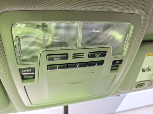 Used 2015 Toyota Highlander XLE image 30