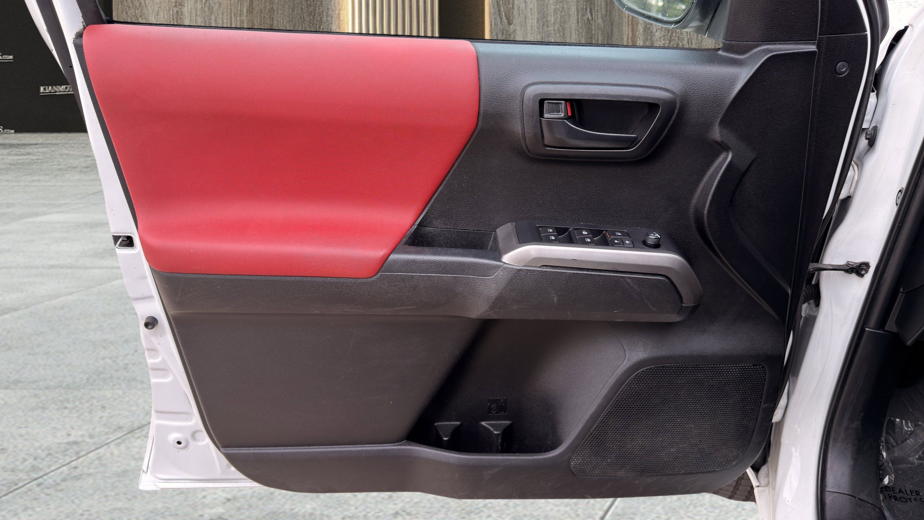 Used 2022 Toyota Tacoma SR5 RWD image 18