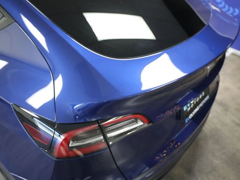 Used 2022 Tesla Model Y Long Range image 18