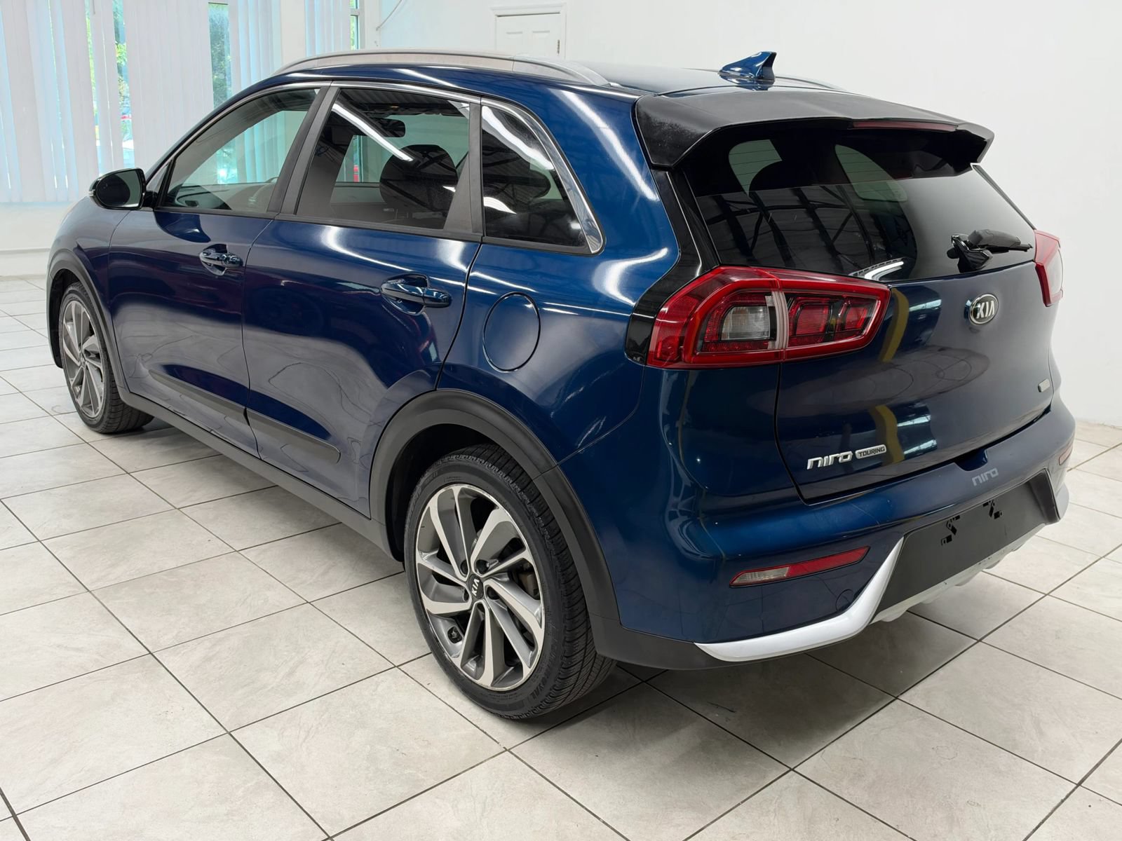 Used 2017 Kia Niro Touring FWD image 7