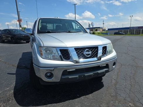 Used 2015 Nissan Frontier SL w/ Moonroof Package AWD/4WD image 12