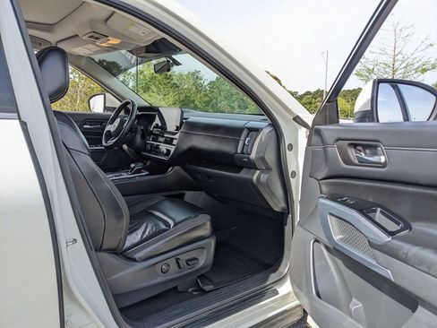 Used 2024 Nissan Pathfinder SL w/ SL Premium Package FWD image 36