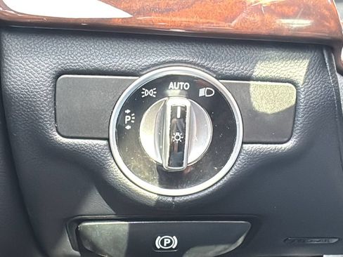 Used 2014 Mercedes-Benz CLS 550 4MATIC w/ Premium 1 Package image 24