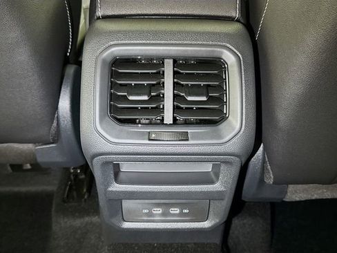 New 2026 Volkswagen Taos SE image 13