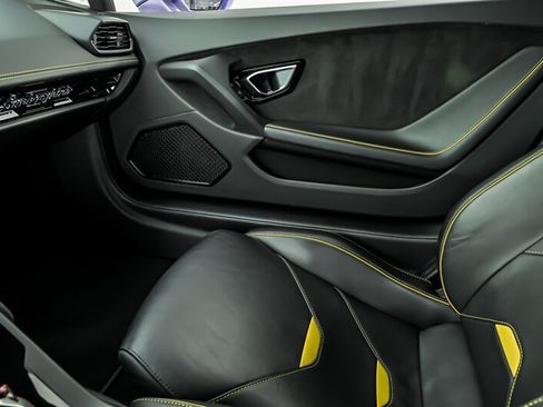 Used 2021 Lamborghini Huracan EVO RWD image 35