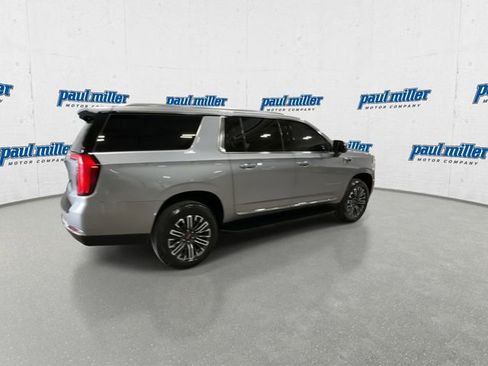 Used 2025 GMC Yukon XL Elevation w/ Elevation Premium Package image 11