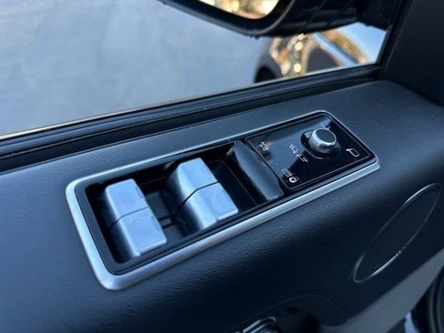 Used 2018 Land Rover Range Rover HSE image 12
