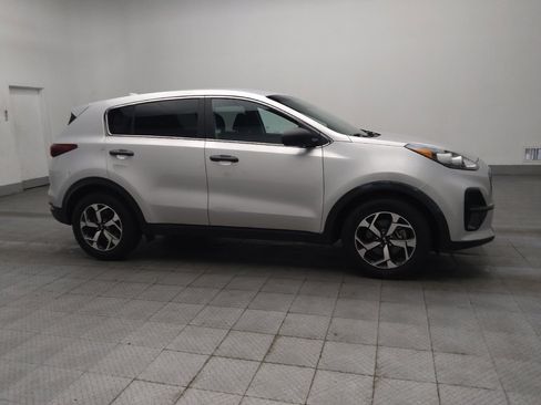 Used 2022 Kia Sportage LX image 11