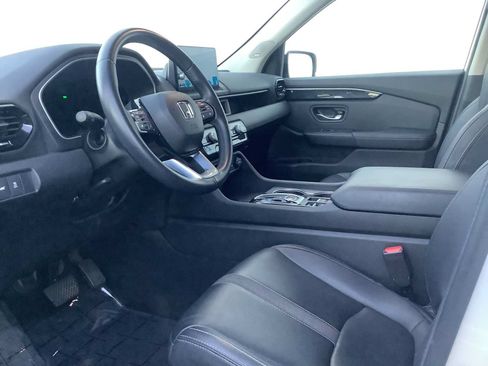Used 2025 Honda Pilot Touring image 3